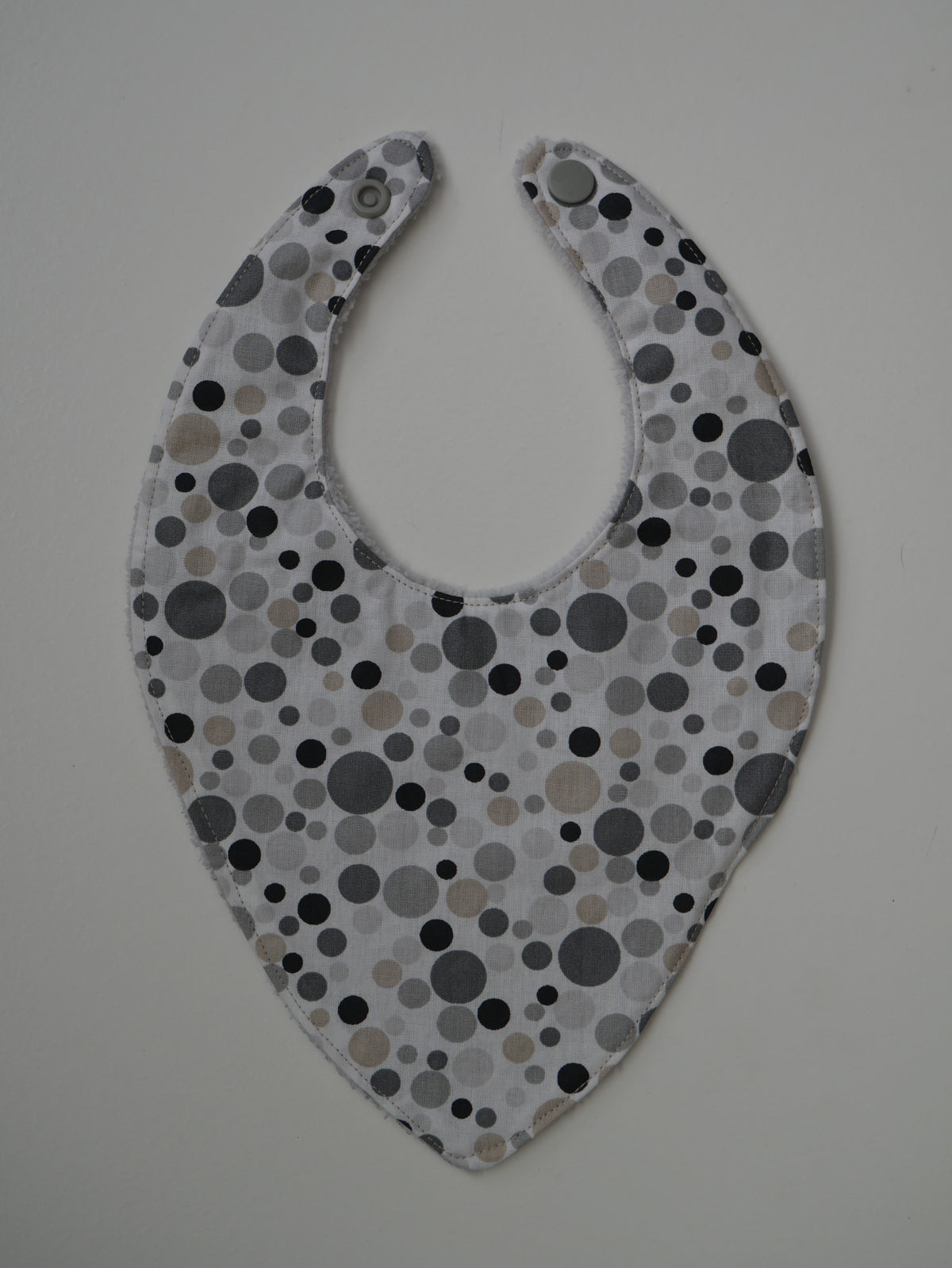 Pitet bandana · Bombolletes cru i gris