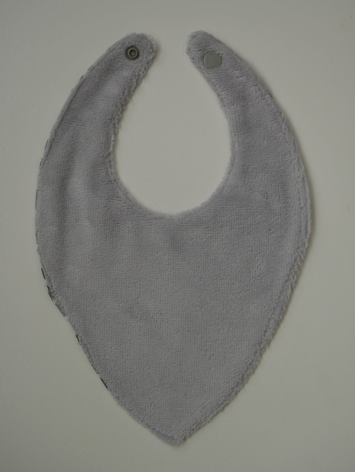 Pitet bandana · Bombolletes cru i gris
