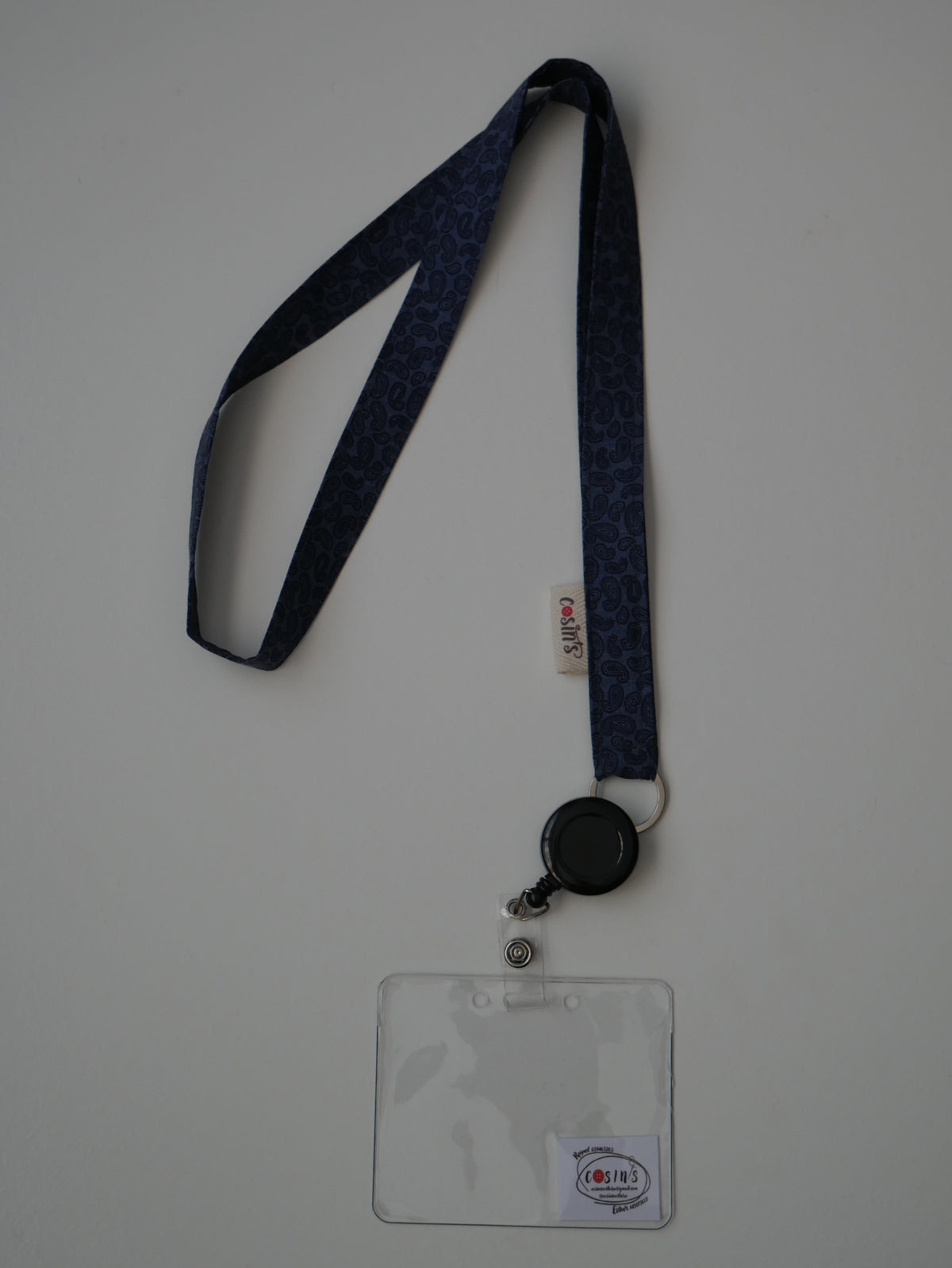 Porta-acreditació · Blau marí amb llàgrimes